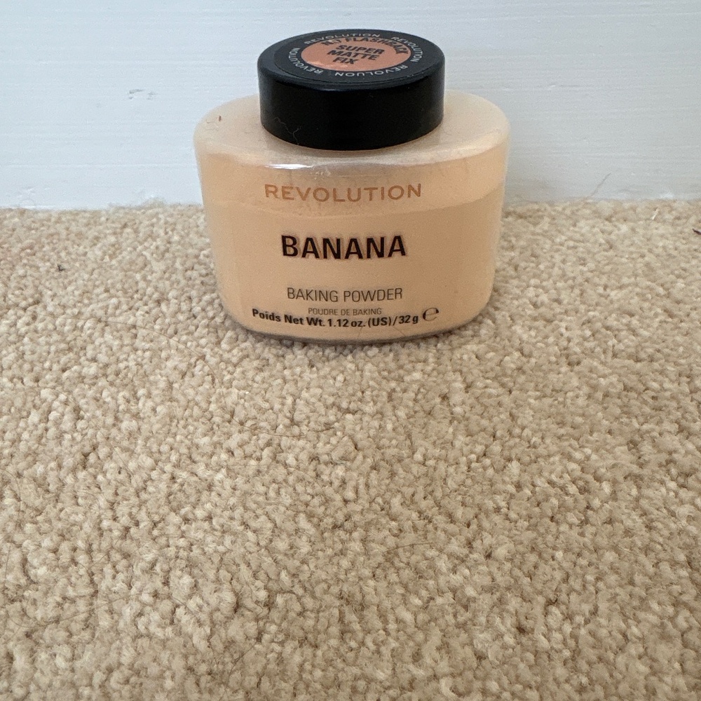 REVOLUTION BANANA BAKING POWDER NWT FOR CHEAP